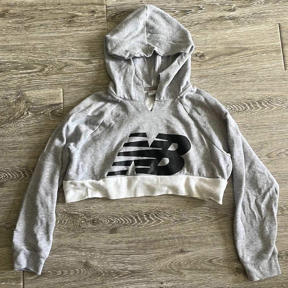 GUC New Balance cropped hoodie gray